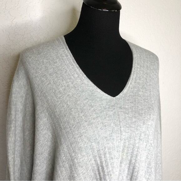 Cabi Watson light gray ribbed dolman sleeve knit sweater size Medium #5451 - Picture 5 of 14